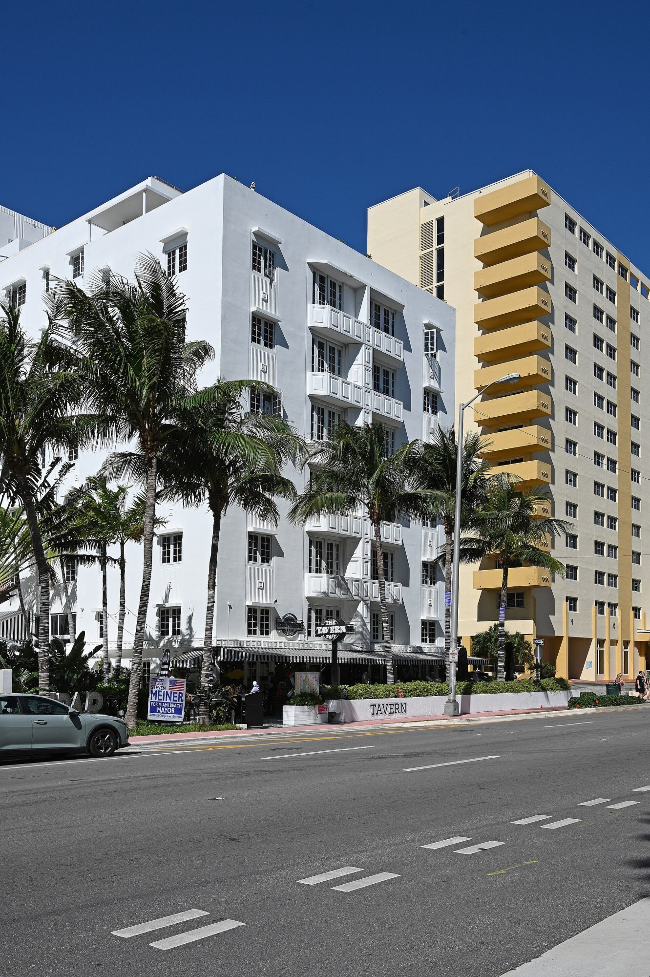 Hotel Croydon, 3720 Collins Ave. Photo: P. Hughes / Wikimedia Commons (CC BY 4.0)
